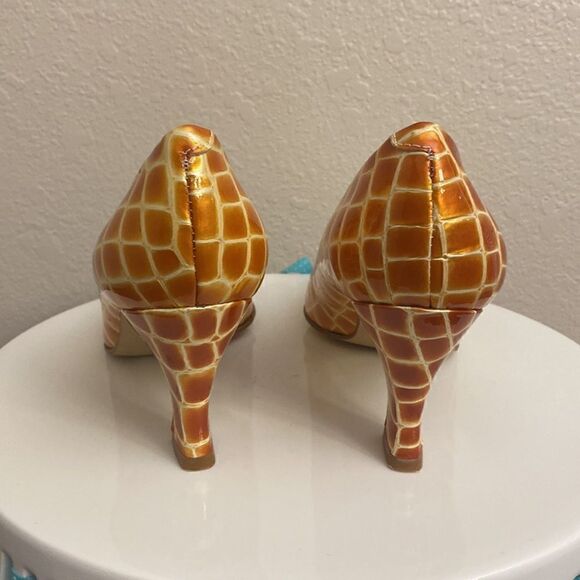🦒🦒Unique Bandolino  Made in Spain Copper and White design!! - Picture 5 of 9